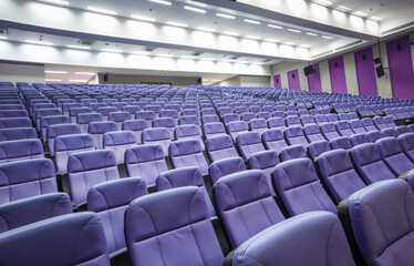Obraz premium Purple chairs in the empty classroom And looks neat - University of phayao