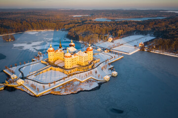 Moritzburg Schloss Moritzburg Sachsen Deutschland Europa Winter Eis Kalt Schnee Teich Sonne Wolken...