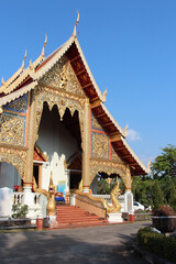 Naklejka premium buddhist temple (wat phra sing) in chiang mai (thailand)