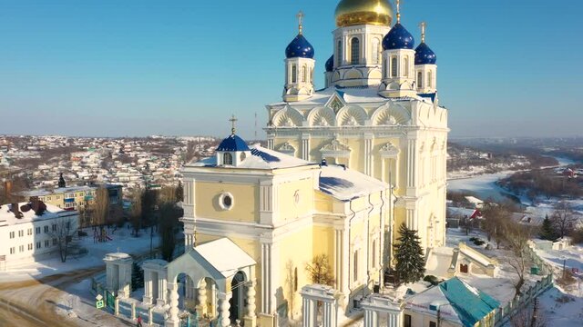 Aerial video panorama of the ancient Russian city of Yelets and Ascension Cathedral on a frosty winter day