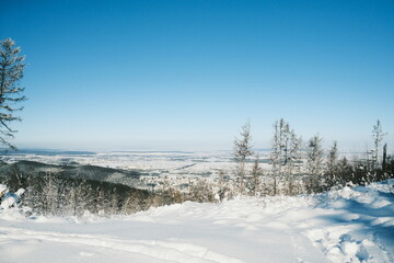 Winterlandschaft über Wernigerode im Harz