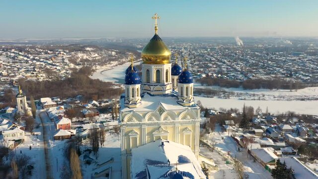 Aerial video panorama of the ancient Russian city of Yelets and Ascension Cathedral on a frosty winter day