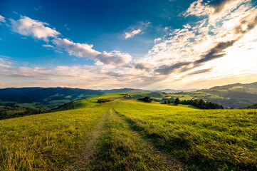 Obraz premium Spacer po Małych Pieninach.