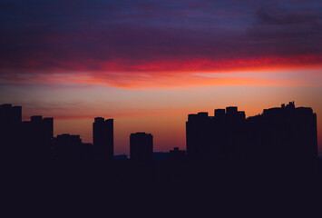 Fototapeta na wymiar the city at dusk and dawn