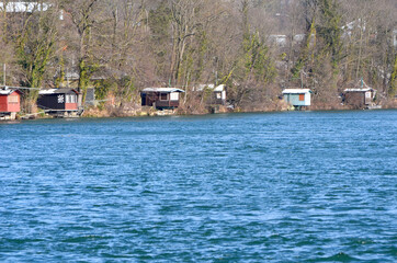 Maisons de pêcheurs au bord du Rhin à Bâle, Suisse