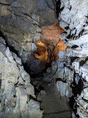 Miradas desde el interior de la tierra en una cueva francesa
