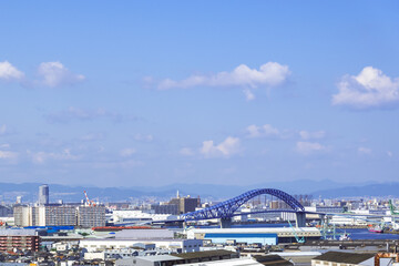 大正区工場地帯から千歳橋、六甲山方面の都市景観