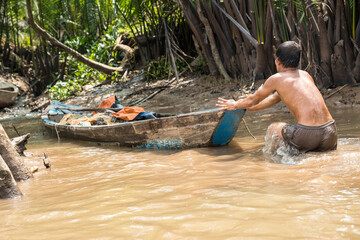 Vietnamese mit Boot