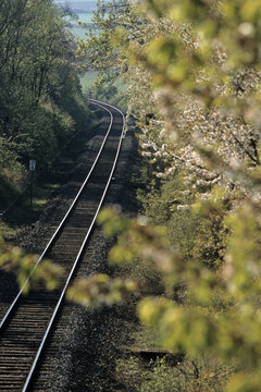  eingleisige Eisenbahnstrecke