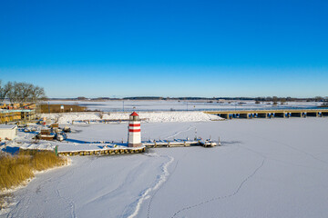 Leuchtturm von Ummanz auf der Insel Rügen im Winter