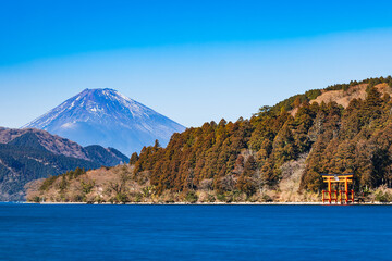 Naklejka premium 芦ノ湖と富士山 冬景