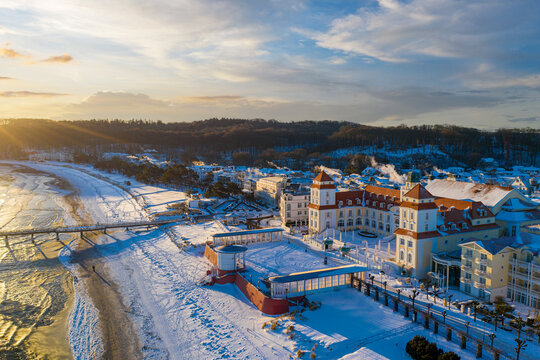 Aussicht auf das Kurhaus Binz im Winter