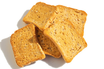 Des biscottes sur fond blanc.