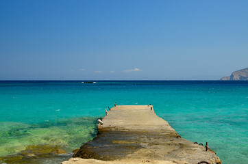 Fototapeta premium Road to turquoise cycladic water