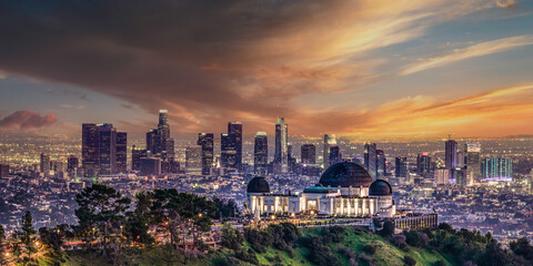 Fototapeta na wymiar Griffith Observatory Los Angeles skyline 