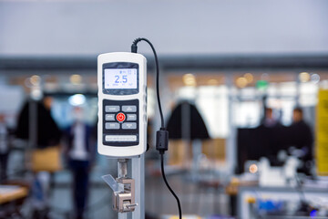 Digital dynamometer. Digital pressure gauge designed for tensile and compression testing