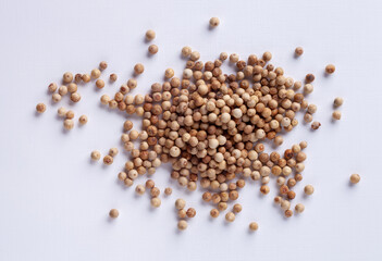 weiße Pfefferkörner 