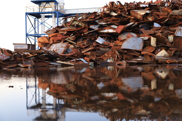鉄屑の山