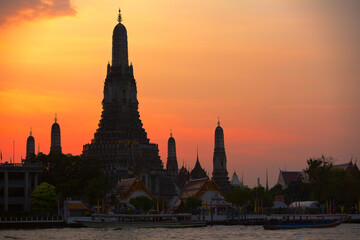 Obraz premium Temple of Dawn, sunset view, Bangkok, Thailand