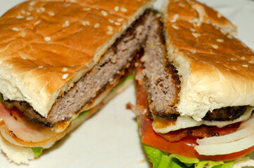 HAMBURGER/BACON/TOMATOES/ONIONSSWISS CHEESE