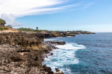 Littoral rocheux &agrave; Nusa Ceningan, Indon&eacute;sie