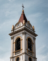 reloj de iglesia antigua 