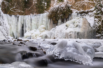 Allgäu - Wasserfall - Gerats - Schnee - Eis - malerisch 