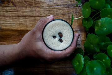 The root beer coffee taste will offer a deep black licorice flavor that does have a mild sweetness in the cup of Joe. This specific type of coffee does have a nice acidity