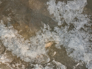 Eisschollen, Treibeis im Hamburger Hafen