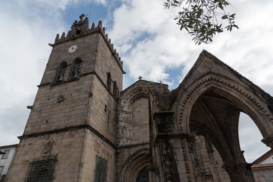 Nossa Senhora da Oliveira church and Padrao do Salado cross