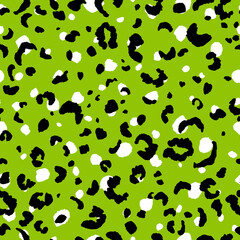 Obraz na płótnie Canvas Abstract modern leopard seamless pattern. Animals trendy background. Green and black decorative vector stock illustration for print, card, postcard, fabric, textile. Modern ornament of stylized skin.