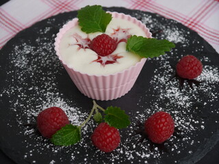 Mousse au Chocolate in weiß