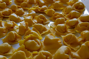 cappelletti romagnoli pasta fresca con ripieno italiano emilia romagna