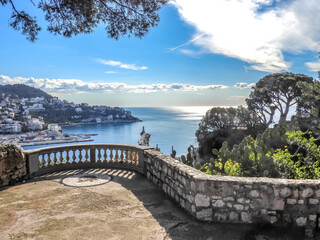 Fototapeta premium Panorama depuis la colline du château de Nice sur la Baie des anges