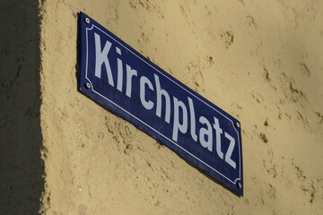 Schild Kirchplatz