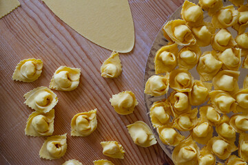 cappelletti romagnoli pasta fresca con ripieno preparazione