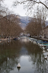 Fototapeta premium Canal du Vassé, Annecy, Haute-Savoie, France