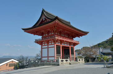 Fototapeta premium 春の清水寺 仁王門 京都市