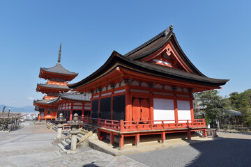 Fototapeta premium 春の清水寺 開山堂・経堂・三重塔 京都市