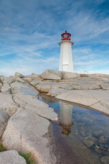 Obraz premium Canada, Nova Scotia, Peggy's Cove. Fishing village and Peggys Point Lighthouse.