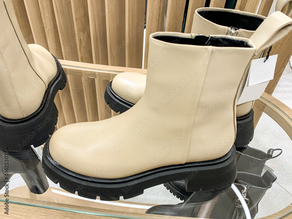 Sticker Beige boots