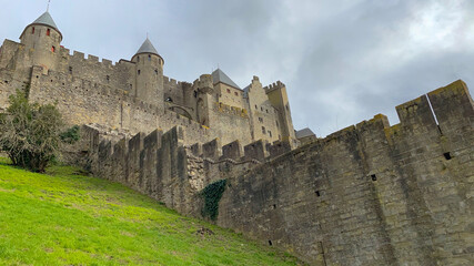 Fototapeta na wymiar cité fortifiée de Carcassonne et son château-fort (France)