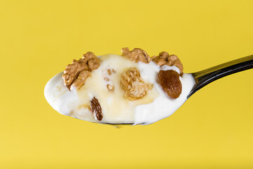 Breakfast cereal with raising and nuts