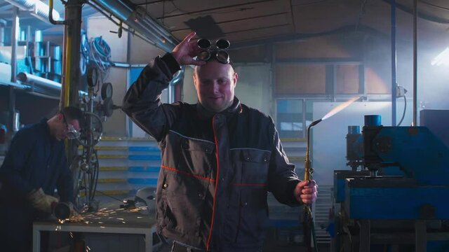 Handyman preparing his autogenous welding tool