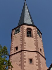 Obraz premium Kirchturm der Stadtkirche in Michelstadt / Odenwald