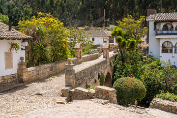 Fototapeta na wymiar El Puente de Calicanto de profil ( le pont de Calicanto ), Monguí, Colombie