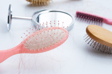 Hairs loss fall in combs