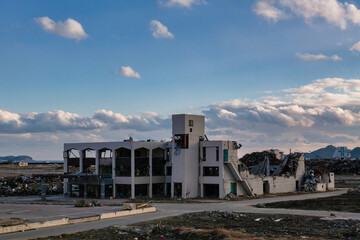 Fototapeta premium 東日本大震災によって被害を受けた建物の写真 2011年12月10日撮影 岩手県陸前高田市気仙町