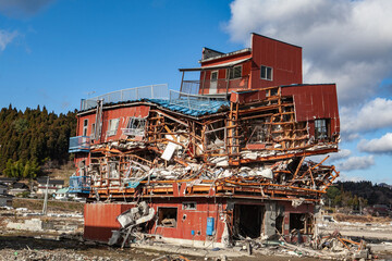 東日本大震災によって被害を受けた建物の写真　2011年12月10日撮影 宮城県気仙沼市