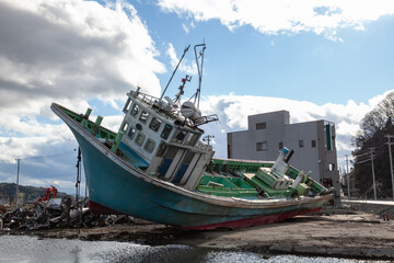 東日本大震災によって被害を受けた船の写真　2011年12月10日撮影 宮城県気仙沼市